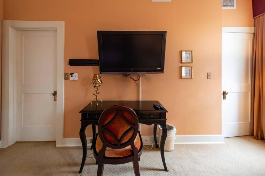 Nice + Cozy Studio In Durham, Steps Away From Duke Appartement Buitenkant foto